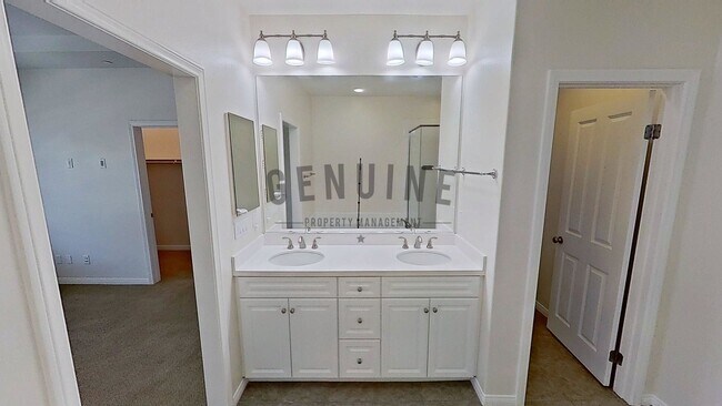 Building Photo - Beautiful Two-Level 2Bd 2Ba Condo in Irvine