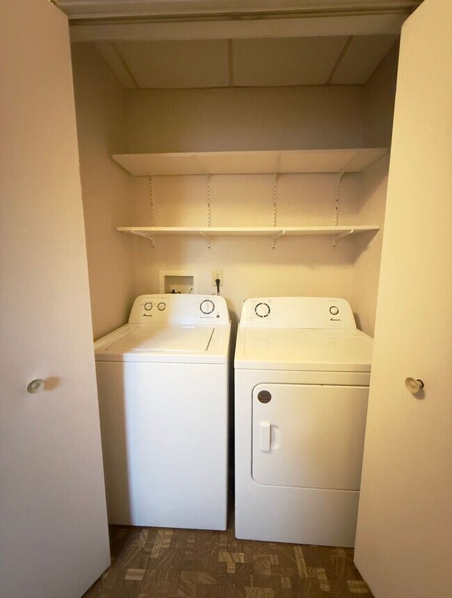 Building Photo - KEE - 909-911 N 10th