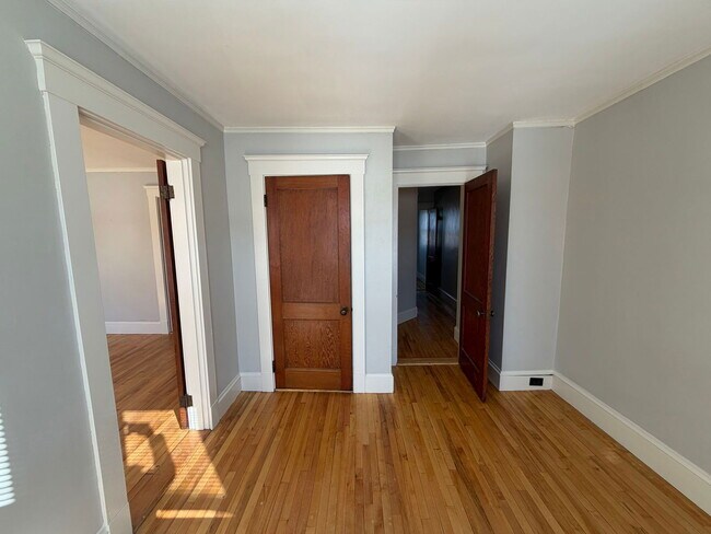 Building Photo - 248-250 N Main St