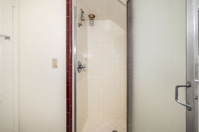 Building Photo - 1 Bed, 1 Bath Standalone ADU w/ Laundry & ...
