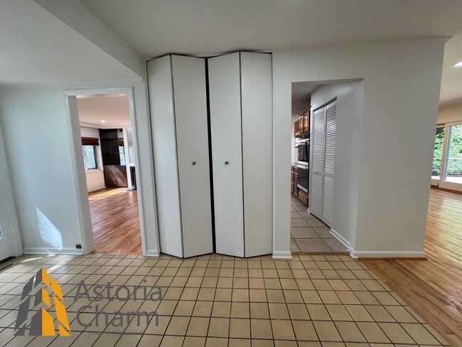 Building Photo - Spacious 5 Bedroom 3 Bath + Den Single Family Detached Home