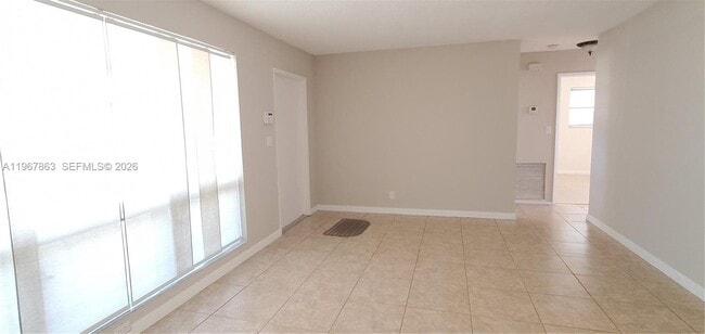 Building Photo - 1900 N 32nd Ct