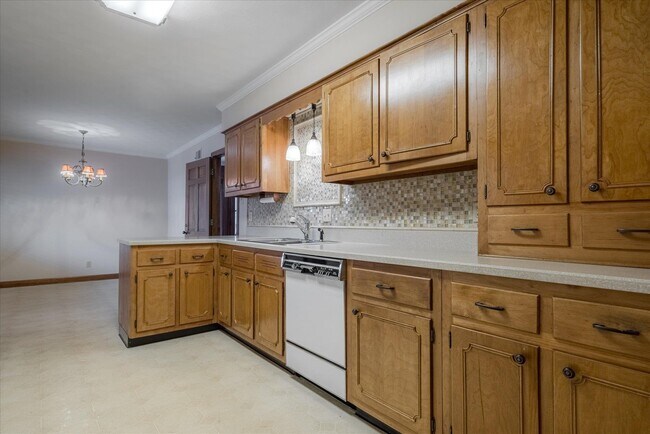 Building Photo - 356 Perkins Extd