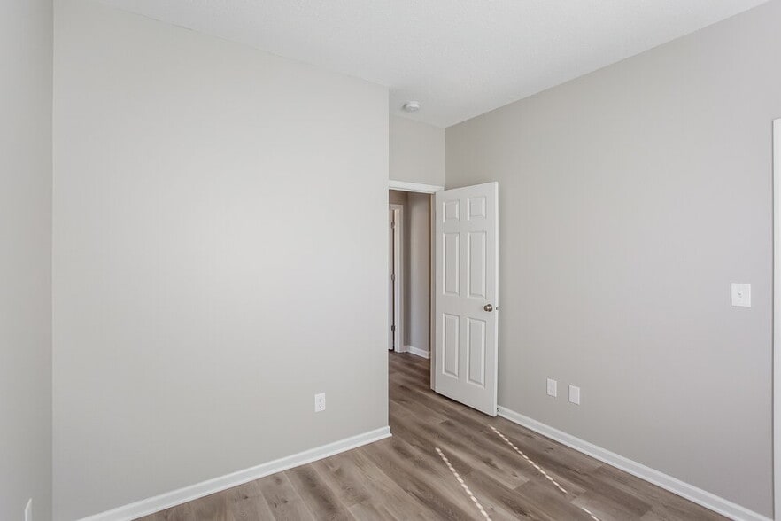 Building Photo - 7150 Parklake Pl