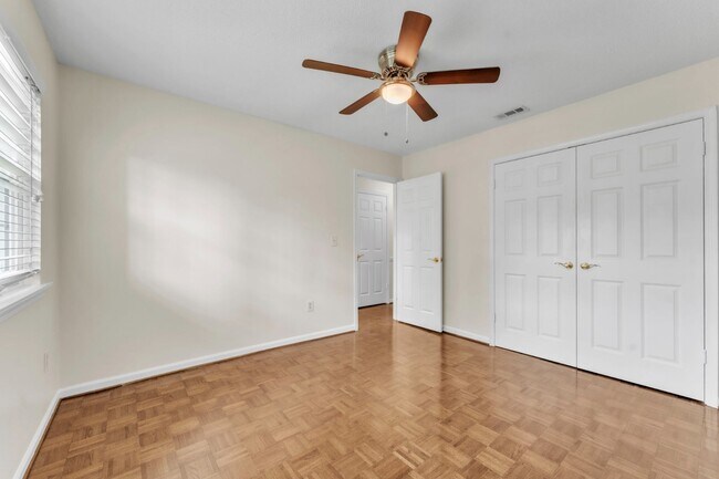 Building Photo - Beautiful 2-Bed, 2-Bath Condo with Elegant...