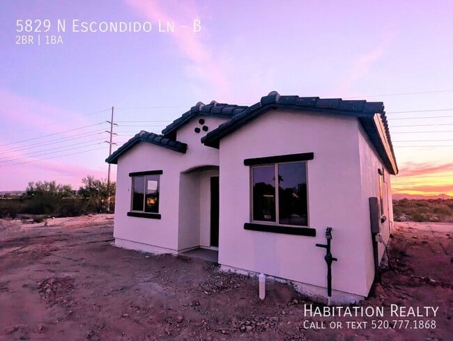 Building Photo - 5829 N Escondido Ln