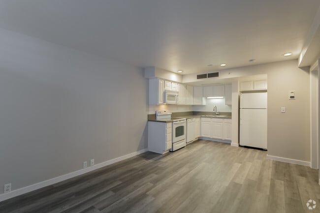 1BR, 1BA - 576 SF - West Street Flats
