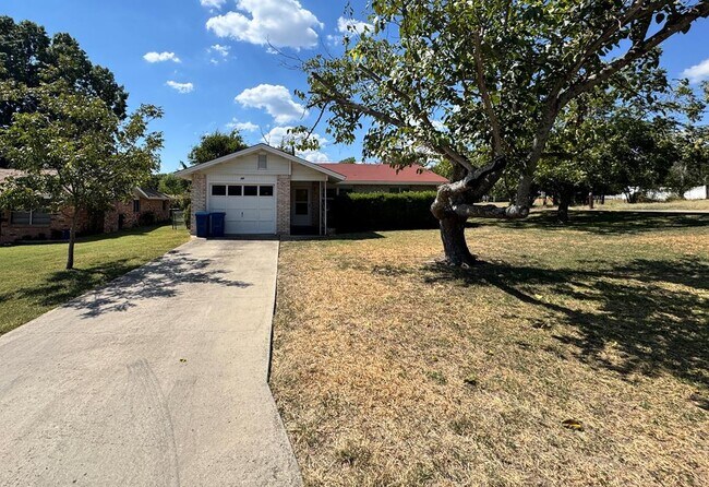 Primary Photo - 719 Lake Dr