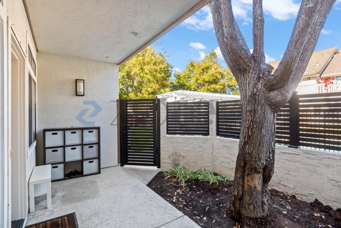 Building Photo - Unit 17