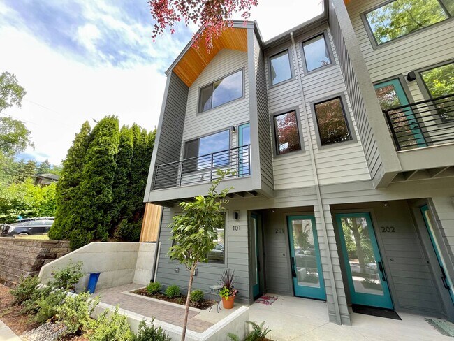 Building Photo - Sellwood-Moreland 2 Bedroom 2.5 Bath BRAND NEW Condo Convienent to OHSU~ Includes A/C and Washer ...