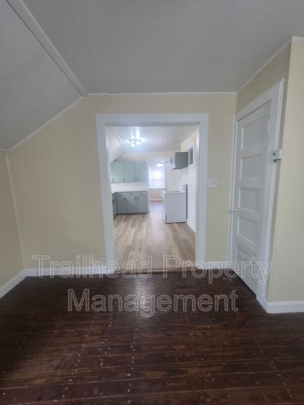 Building Photo - 3115 S Forest Ave