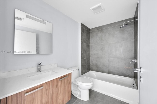 Building Photo - 840 NE 130th St