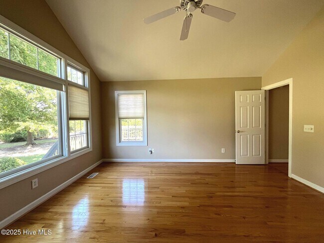 Building Photo - 150 Starland Ln