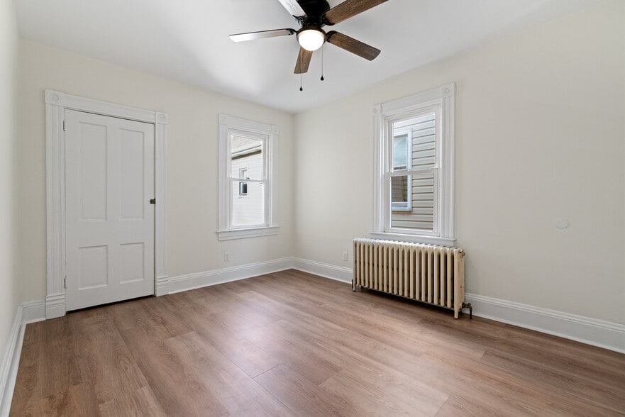 Building Photo - 306 7th Ave