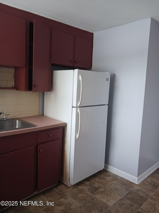 Building Photo - 1145 W 25th St