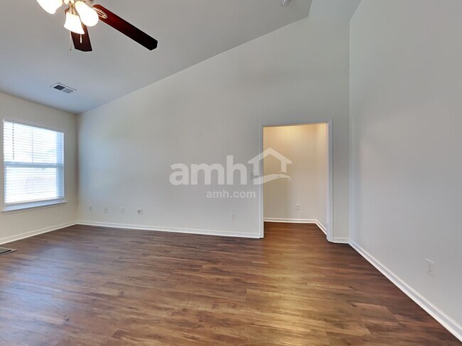 Building Photo - 129 Charlesfort Way