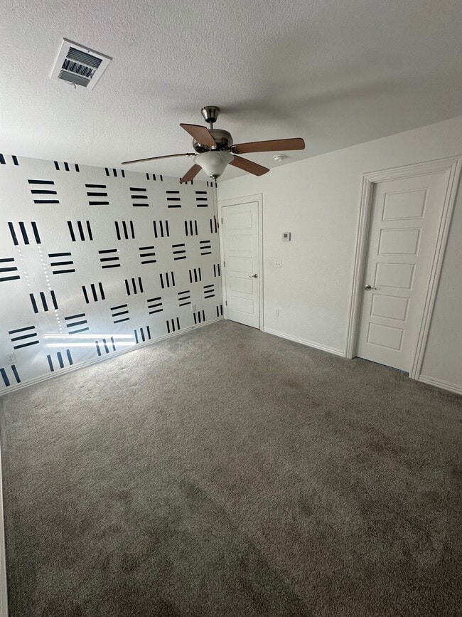 Building Photo - 1021 Lakeview Dr