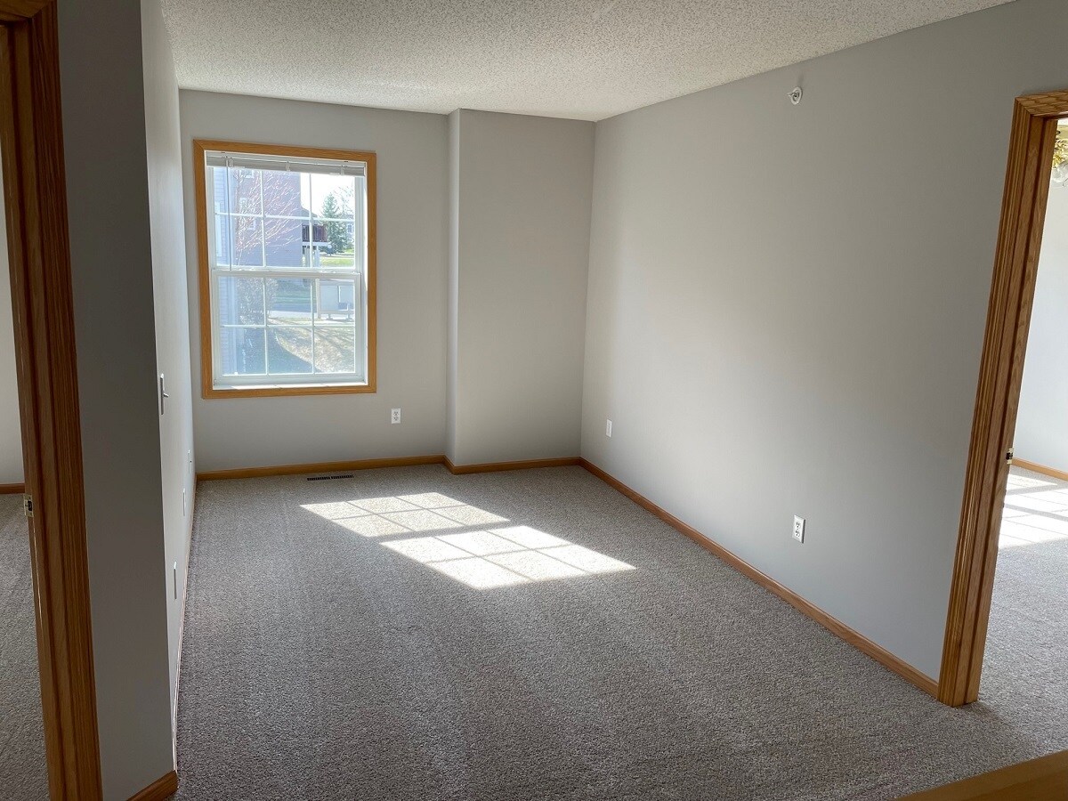Building Photo - 896 Braunworth Ct