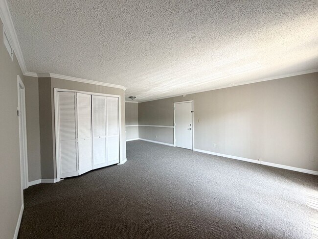 Building Photo - 2B/1B Condo 12 min from Orlando downtown