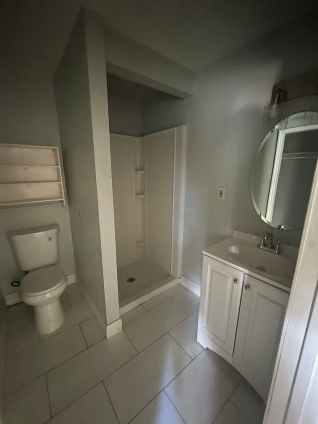 Building Photo - Three Bed, 2 Bath in Cincinnati!