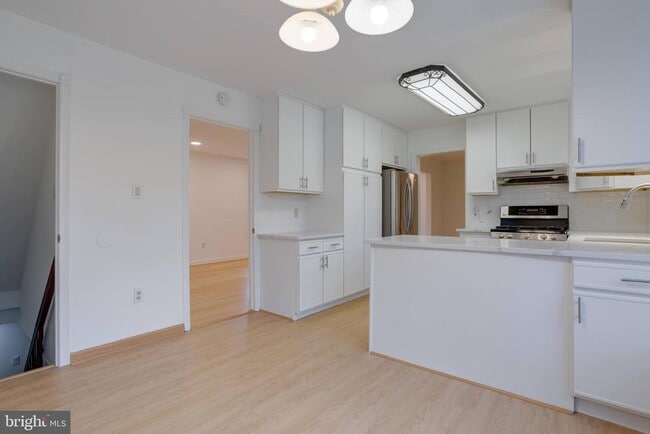 Building Photo - 8122 Truro Ct