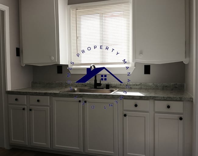 Building Photo - 10510 Lanark St