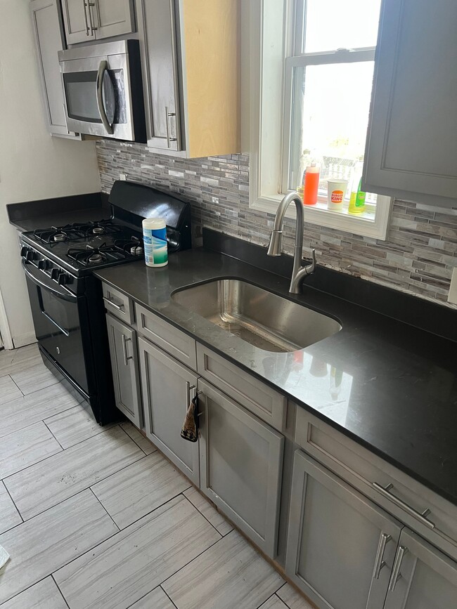 Building Photo - 525 Normandy Ave
