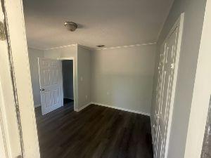 Building Photo - 1250 Lakeview Dr