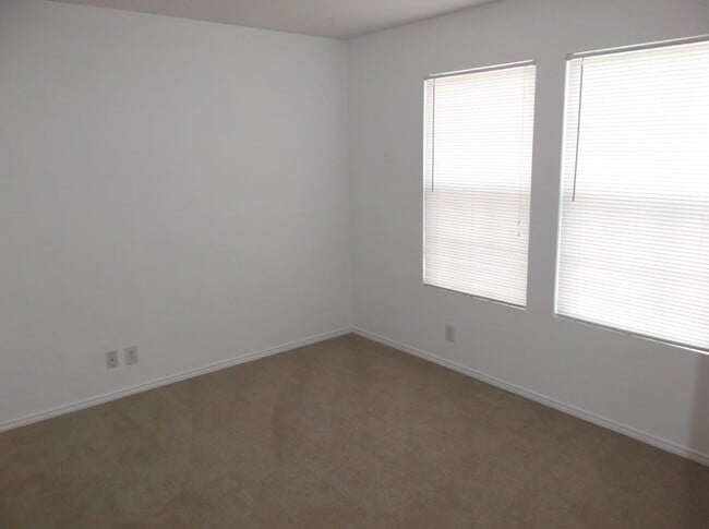 Building Photo - 246 Blue Juniper