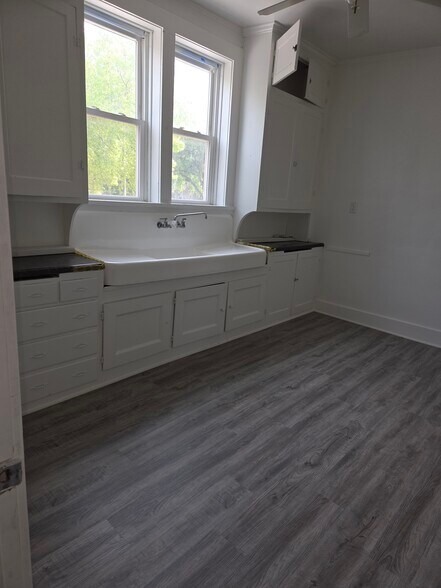 Building Photo - 138 N Main Street Apt B