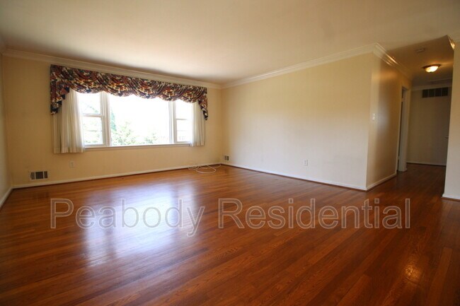 Building Photo - 8504 Wagon Wheel Rd