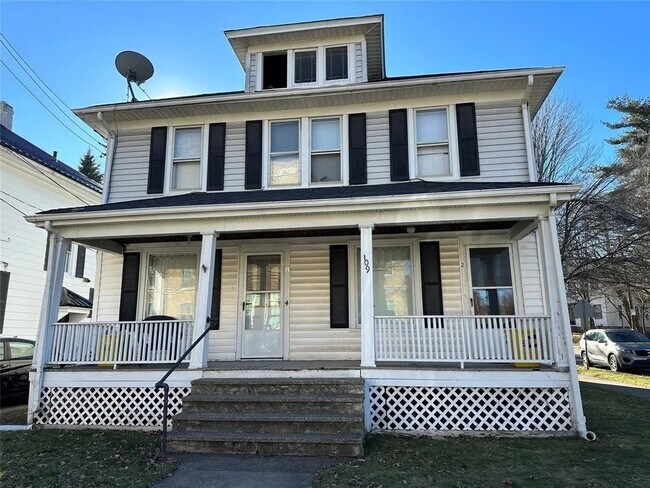 Primary Photo - 109 Schubert St