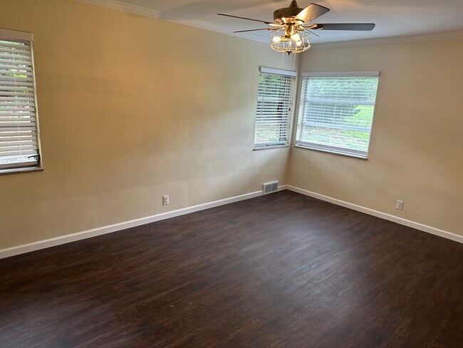 Building Photo - 20 Lindworth Dr