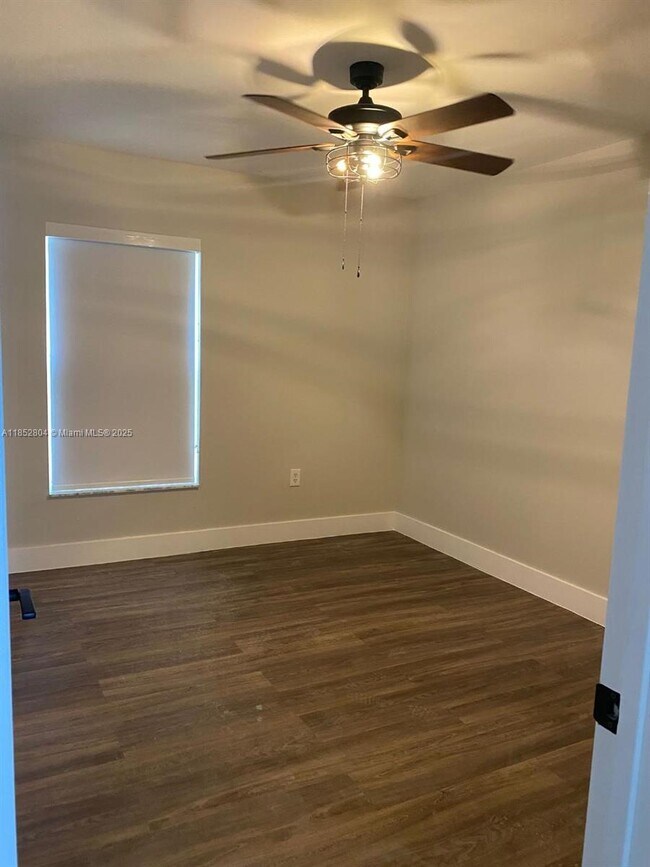 Building Photo - 880 NW 123rd Ct