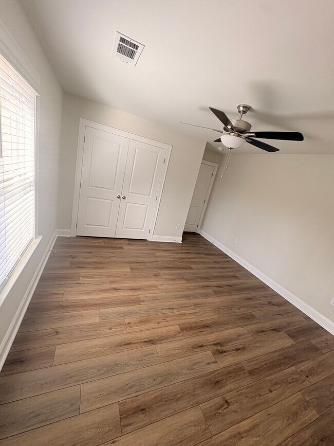 Building Photo - 110 Alva Ct