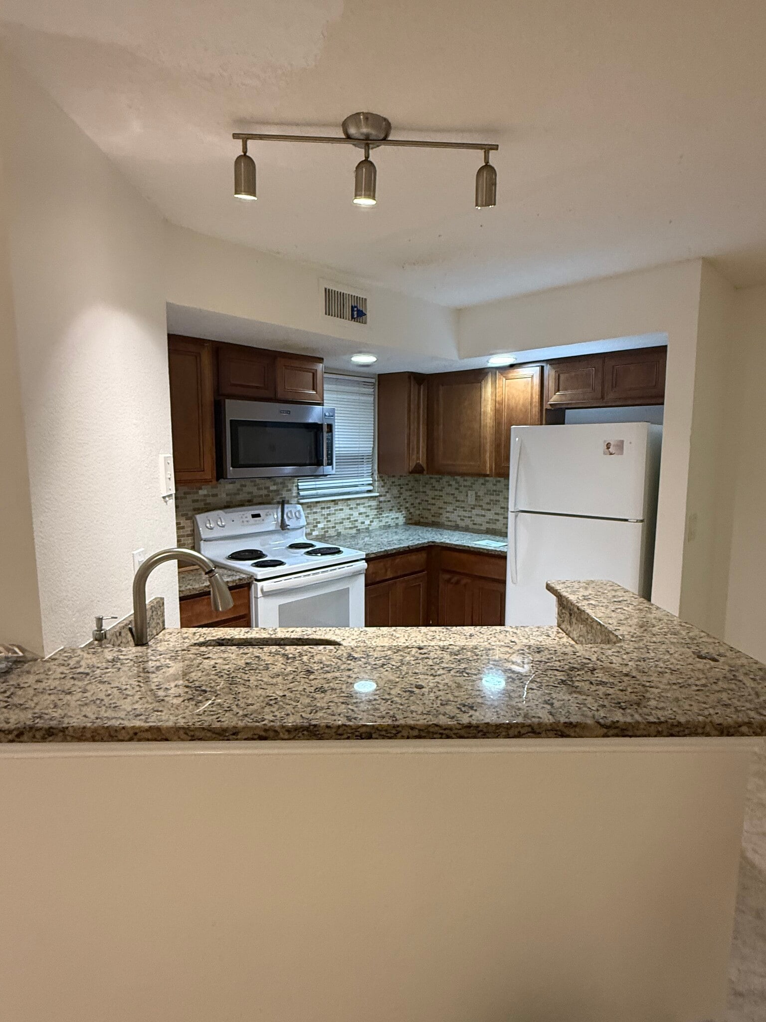 Building Photo - 5785 Gatlin Ave