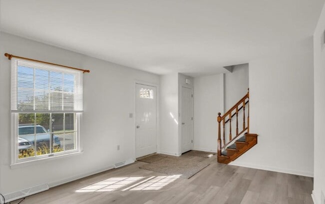 Building Photo - 653 Park Ridge Dr