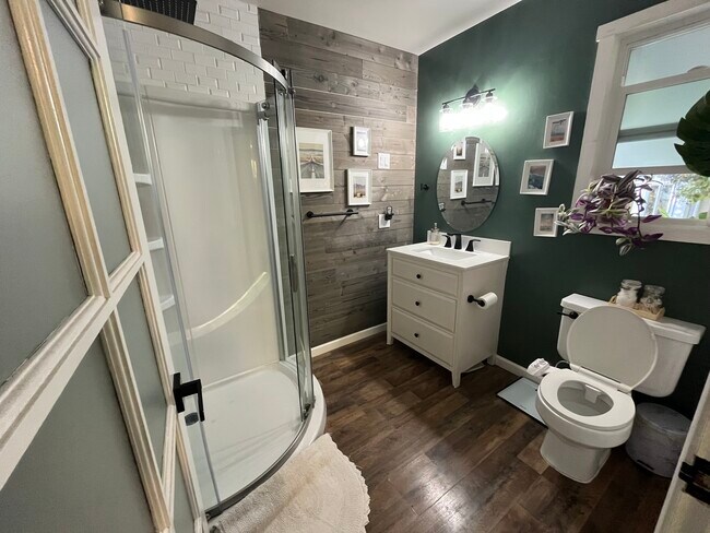 Building Photo - 564 E Jackson St