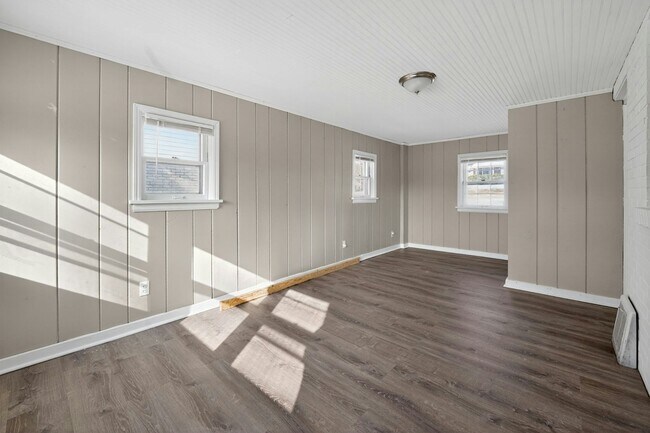 Building Photo - 126 Thoroughman Ave