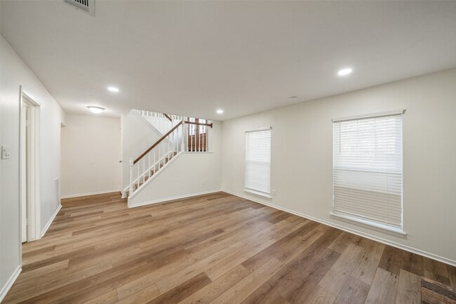 Building Photo - 3018 Sycamore Springs Dr