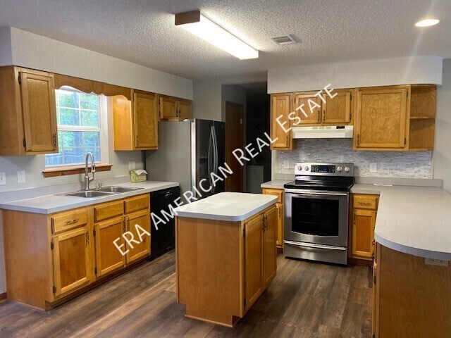 Building Photo - Move in Special!