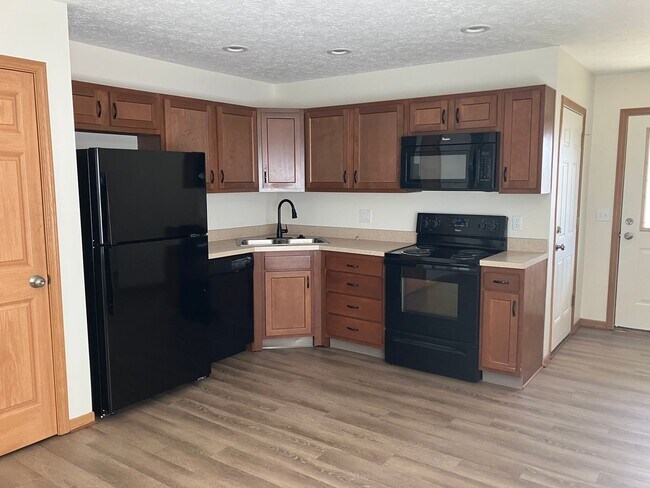 Building Photo - One bedroom apartment with attached one-car garage!