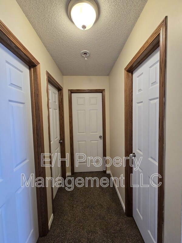 Building Photo - 4460 S Elizabeth Ave