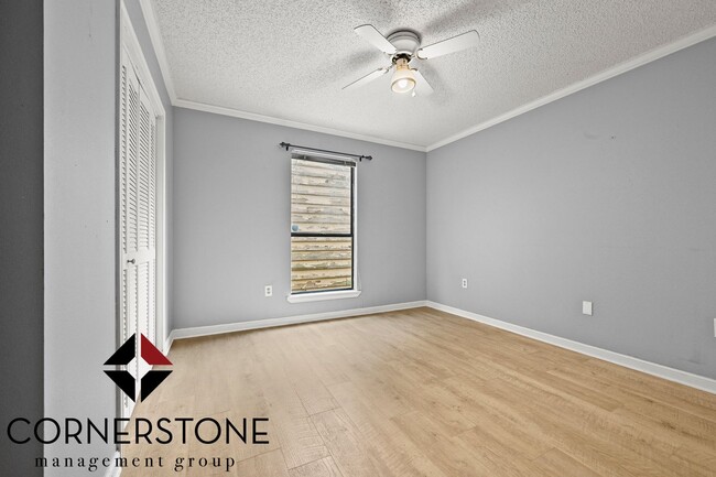 Building Photo - 3 bedroom home LOCATED OFF OF JONES CREEK ROAD!