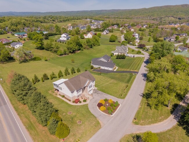 Building Photo - 1701 Stratford View Dr