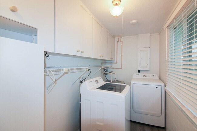Building Photo - 401 Circlewood Dr