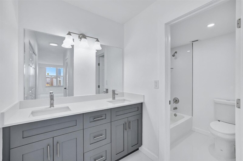 Building Photo - 3800 S Ocean Dr
