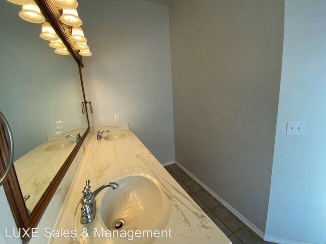 Building Photo - 4 br, 2 bath House - 2405 NW 152nd Street