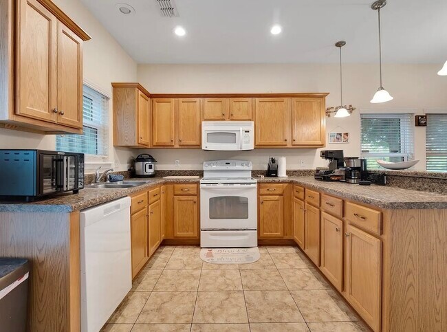 Building Photo - 2289 Del Carmel Way