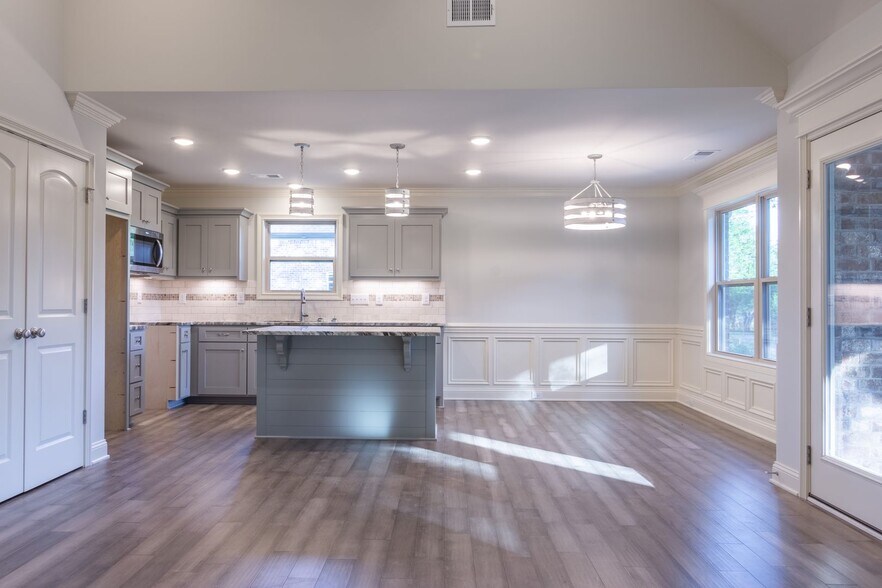 Building Photo - 1031 C P Stewart Blvd